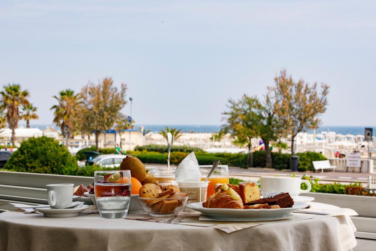 Hotel Derby Rimini Buitenkant foto