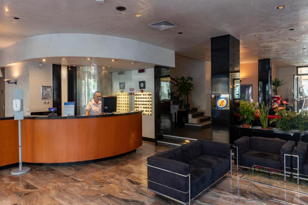 Hotel Derby Rimini Buitenkant foto