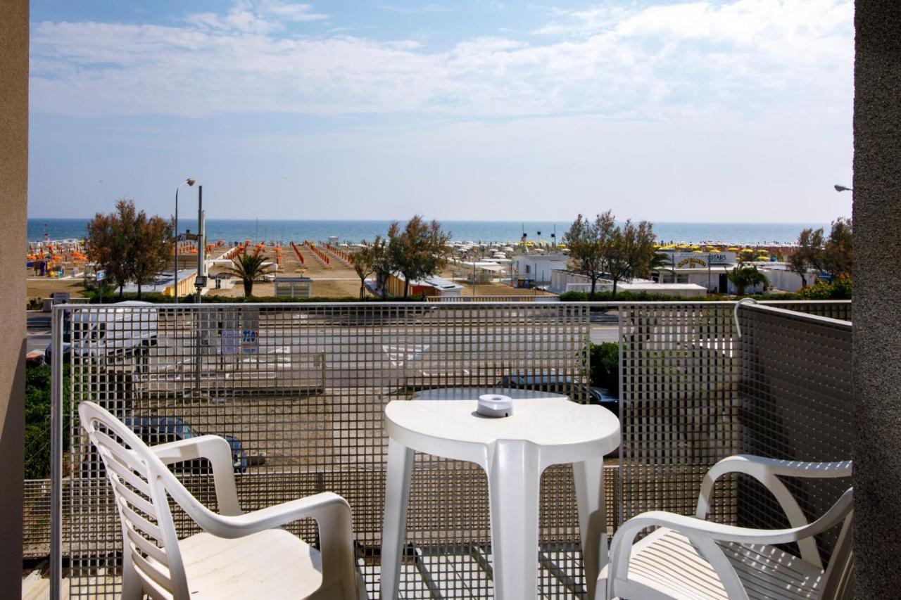 Hotel Derby Rimini Buitenkant foto