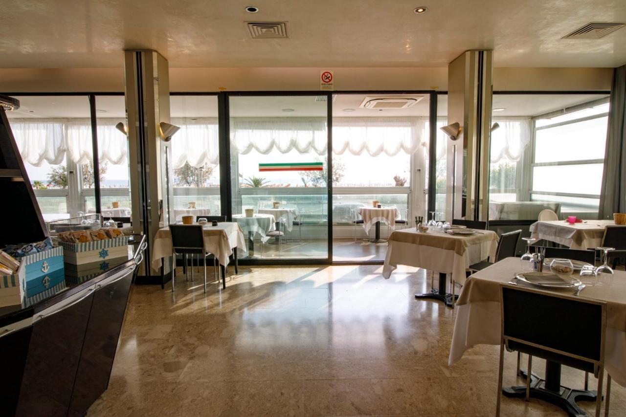 Hotel Derby Rimini Buitenkant foto