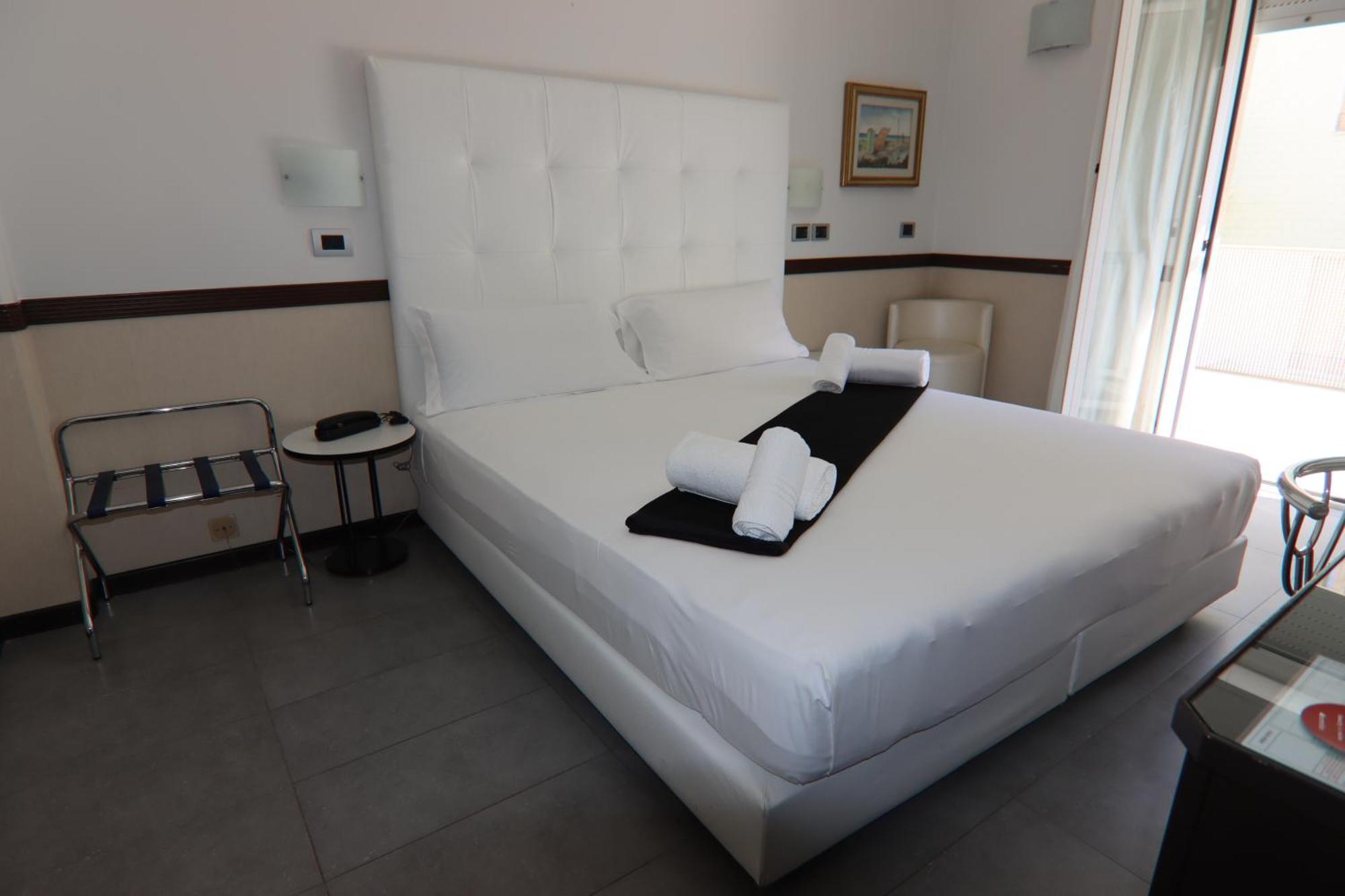 Hotel Derby Rimini Buitenkant foto
